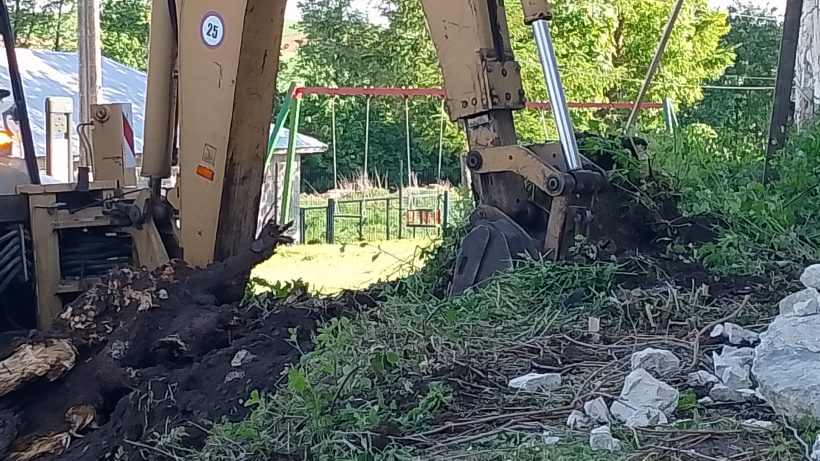 Rozbiórka budynku w Nieszkowie (Słaboszów - woj. Małopolskie)