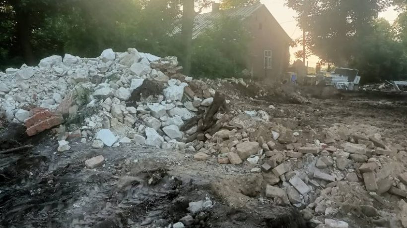 Rozbiórka budynku w Nieszkowie (Słaboszów - woj. Małopolskie)